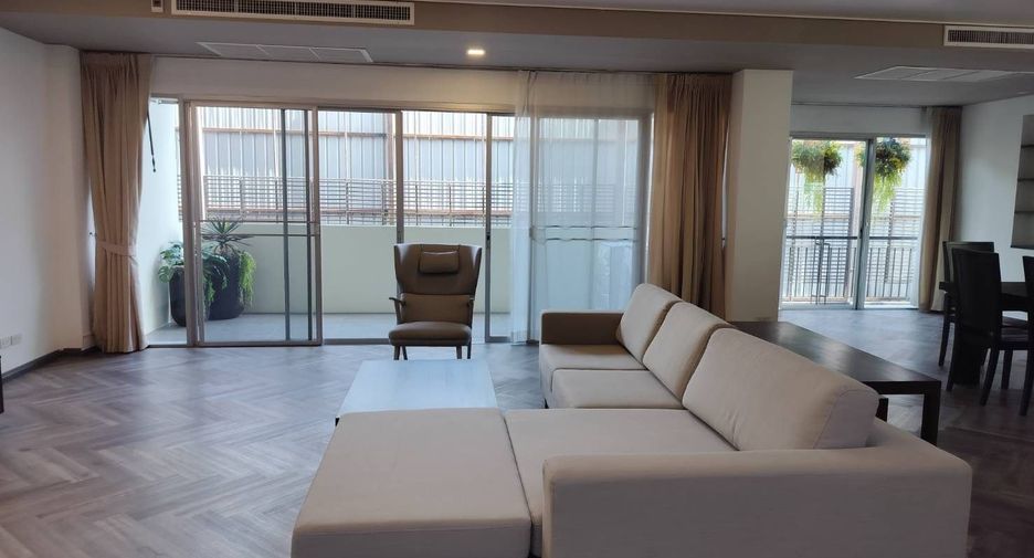 For rent 4 bedrooms condo in Watthana, Bangkok