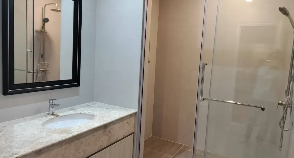 For rent 4 bedrooms condo in Watthana, Bangkok