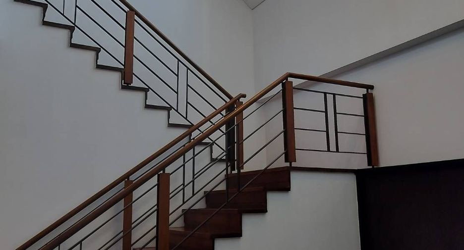 For rent 4 bedrooms condo in Watthana, Bangkok