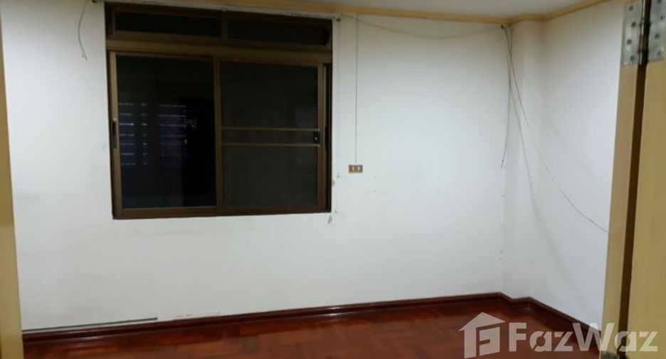 For rent 4 bedrooms house in Watthana, Bangkok