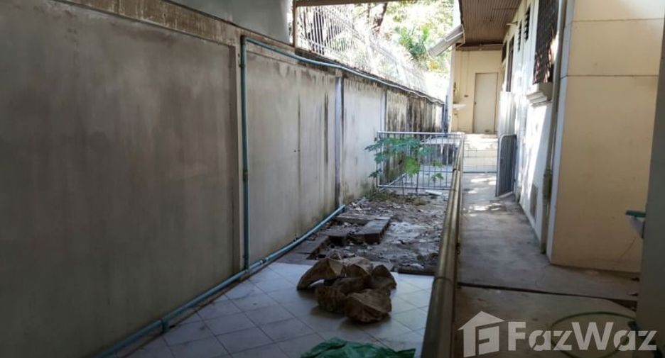 For rent 4 bedrooms house in Watthana, Bangkok