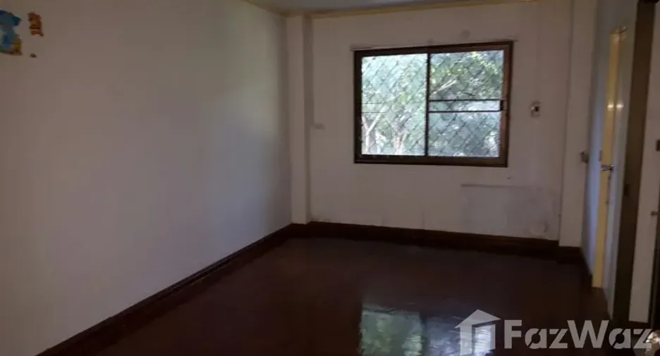 For rent 4 bedrooms house in Watthana, Bangkok