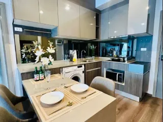 For rent 2 bedrooms condo in Huai Khwang, Bangkok