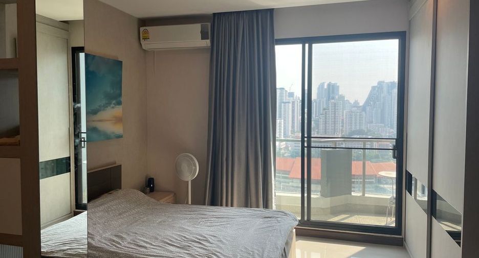 Wohnung zur Miete mit Studio in Watthana, Bangkok
