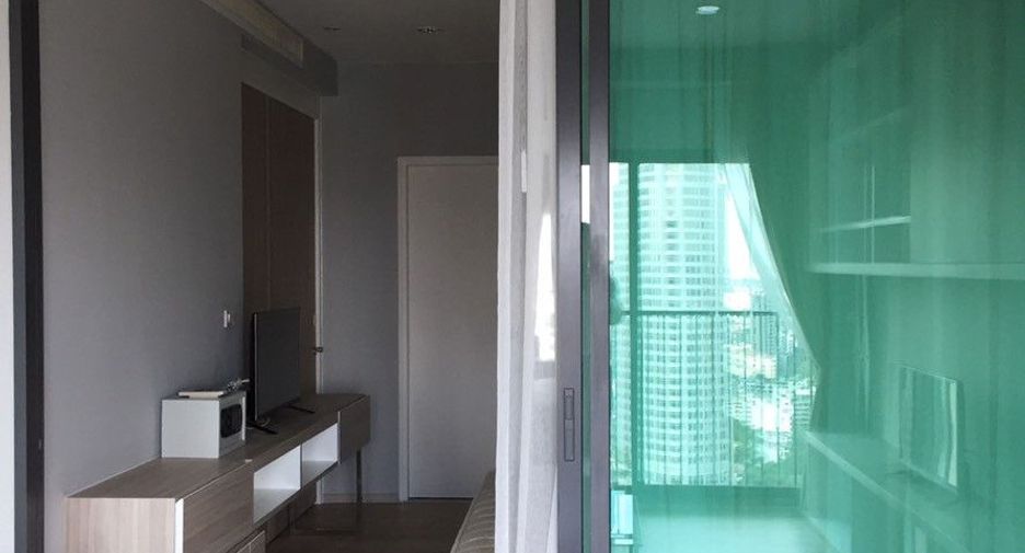 For rent 1 bed condo in Khlong Toei, Bangkok