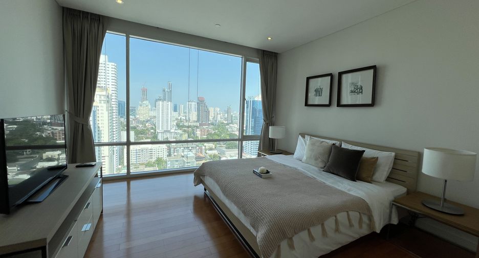 For rent 2 bedrooms condo in Khlong Toei, Bangkok