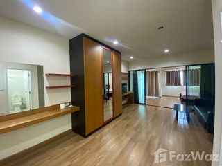 Casa adosada en alquiler de 3 habitaciones en Suan Luang, Bangkok