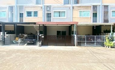 For rent 3 bedrooms townhouse in Suan Luang, Bangkok