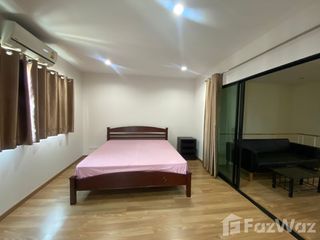 Casa adosada en alquiler de 3 habitaciones en Suan Luang, Bangkok