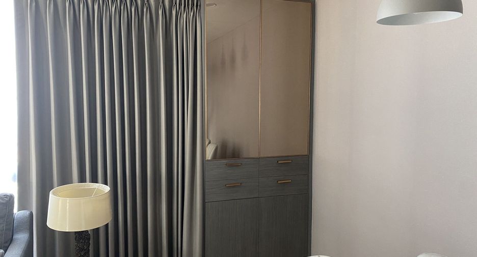 For rent 2 bedrooms condo in Pathum Wan, Bangkok