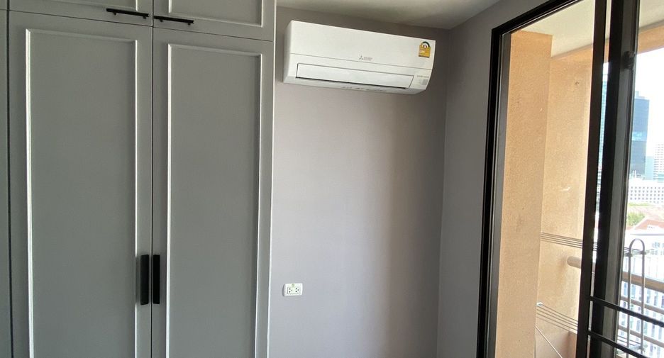 For rent 2 bedrooms condo in Pathum Wan, Bangkok