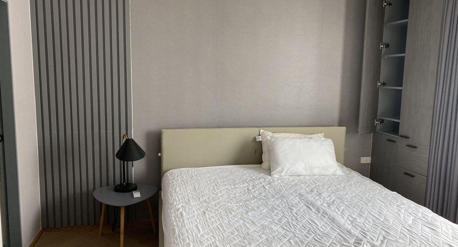 For rent 2 bedrooms condo in Pathum Wan, Bangkok