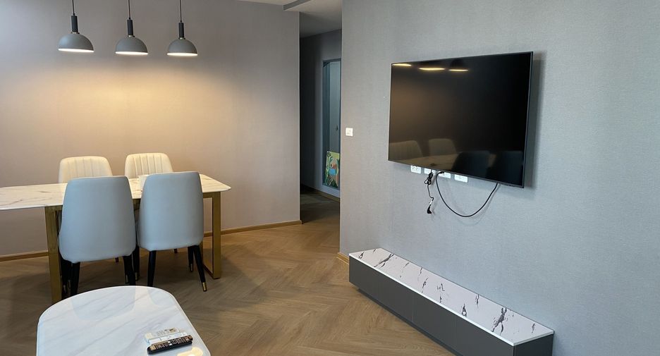 For rent 2 bedrooms condo in Pathum Wan, Bangkok