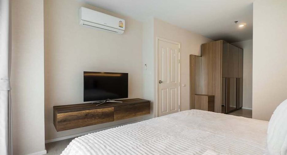 For rent 2 bedrooms condo in Huai Khwang, Bangkok