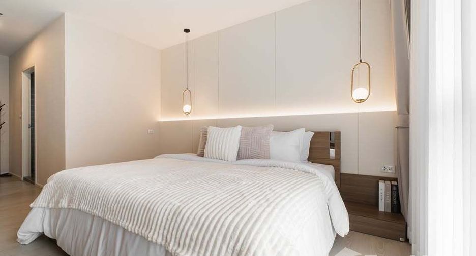 For rent 2 bedrooms condo in Huai Khwang, Bangkok