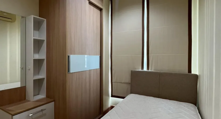 For rent 2 bedrooms condo in Huai Khwang, Bangkok