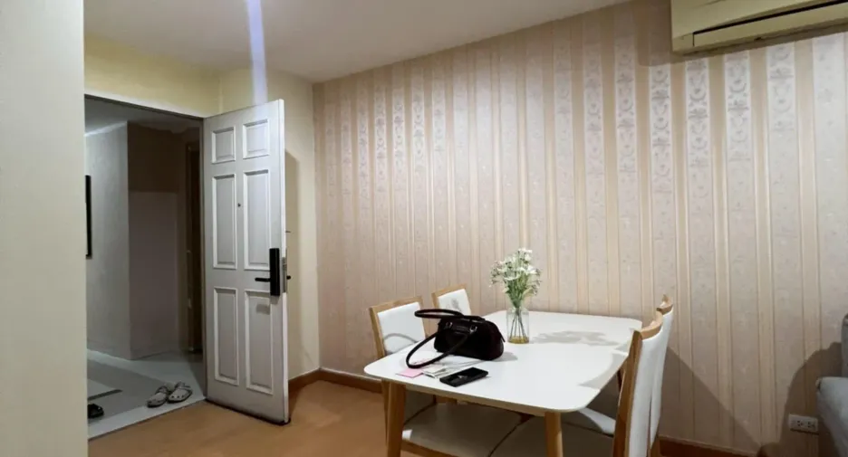 For rent 2 bedrooms condo in Huai Khwang, Bangkok