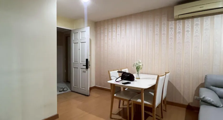 For rent 2 bedrooms condo in Huai Khwang, Bangkok