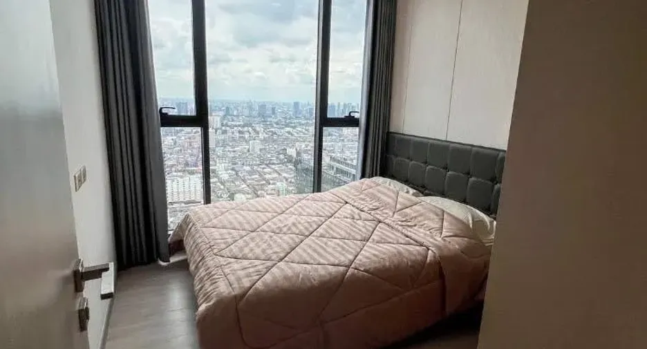 For rent 2 bedrooms condo in Huai Khwang, Bangkok