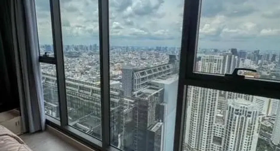 For rent 2 bedrooms condo in Huai Khwang, Bangkok