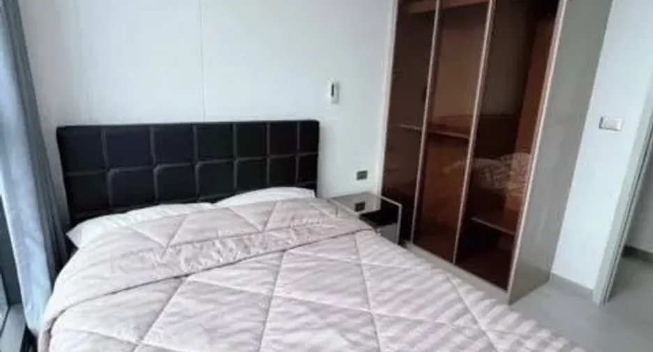 For rent 2 bedrooms condo in Huai Khwang, Bangkok