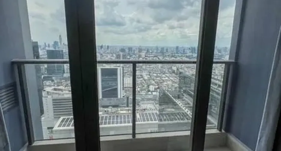 For rent 2 bedrooms condo in Huai Khwang, Bangkok