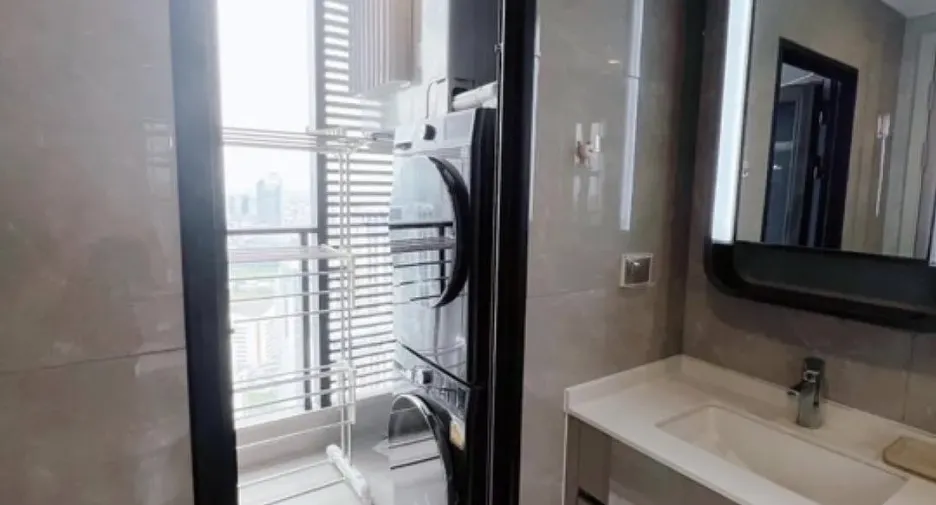 For rent 2 bedrooms condo in Huai Khwang, Bangkok