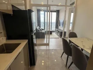 Condo en alquiler de 2 habitaciones en Huai Khwang, Bangkok