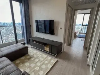 Condo en alquiler de 2 habitaciones en Huai Khwang, Bangkok