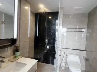 Condo en alquiler de 2 habitaciones en Huai Khwang, Bangkok