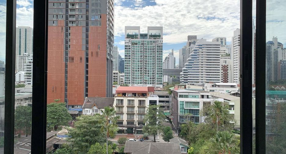 For rent 2 bedrooms condo in Watthana, Bangkok