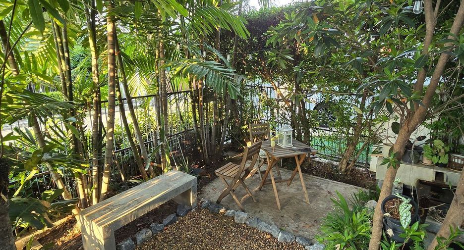For rent 3 bedrooms house in Bang Kapi, Bangkok