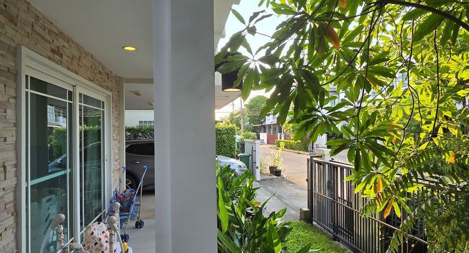 For rent 3 bedrooms house in Bang Kapi, Bangkok