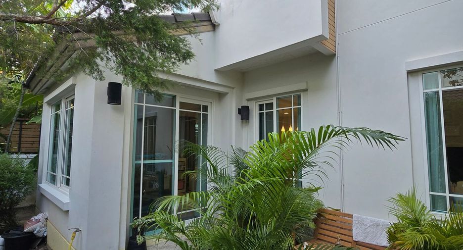 For rent 3 bedrooms house in Bang Kapi, Bangkok