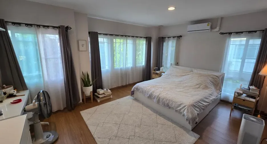 For rent 3 bedrooms house in Bang Kapi, Bangkok