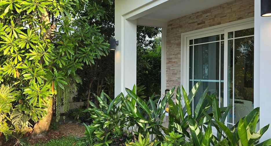 For rent 3 bedrooms house in Bang Kapi, Bangkok