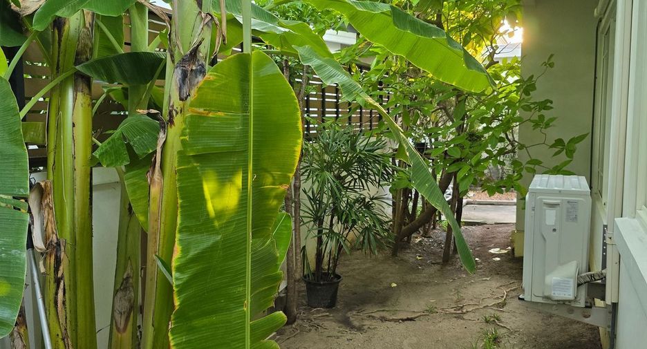 For rent 3 bedrooms house in Bang Kapi, Bangkok