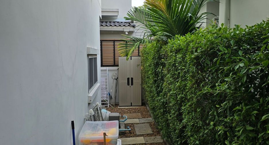For rent 3 bedrooms house in Bang Kapi, Bangkok