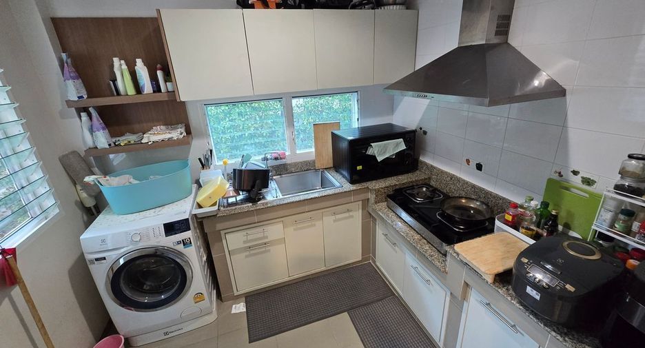 For rent 3 bedrooms house in Bang Kapi, Bangkok