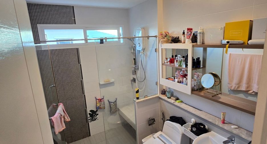 For rent 3 bedrooms house in Bang Kapi, Bangkok