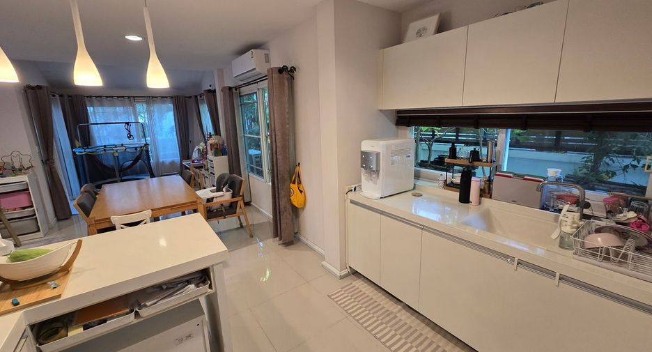 For rent 3 bedrooms house in Bang Kapi, Bangkok