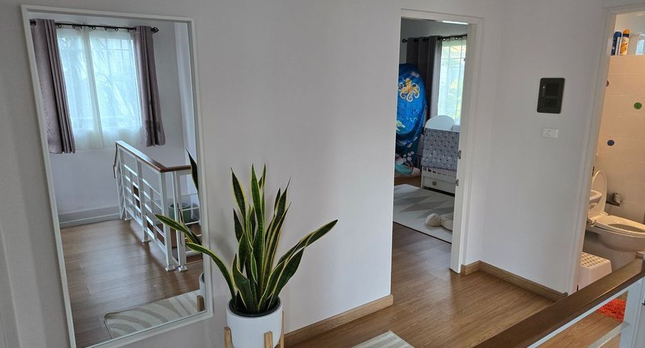 For rent 3 bedrooms house in Bang Kapi, Bangkok