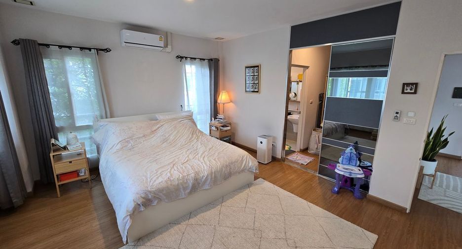 For rent 3 bedrooms house in Bang Kapi, Bangkok