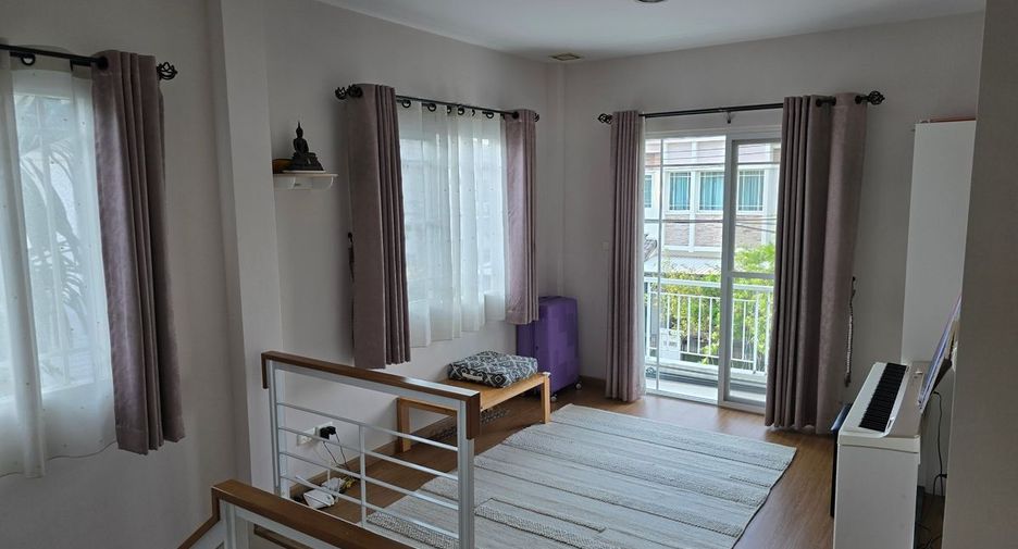 For rent 3 bedrooms house in Bang Kapi, Bangkok