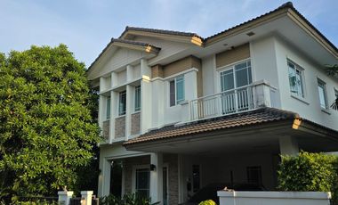 Casa en alquiler de 3 habitaciones en Bang Kapi, Bangkok