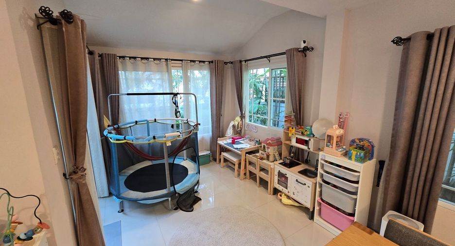 For rent 3 bedrooms house in Bang Kapi, Bangkok