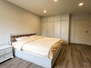 For rent 6 bedrooms house in Watthana, Bangkok