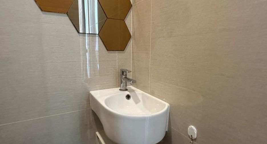 For rent studio condo in Khlong Toei, Bangkok