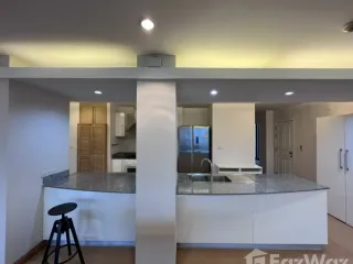 For rent 3 bedrooms apartment in Pathum Wan, Bangkok