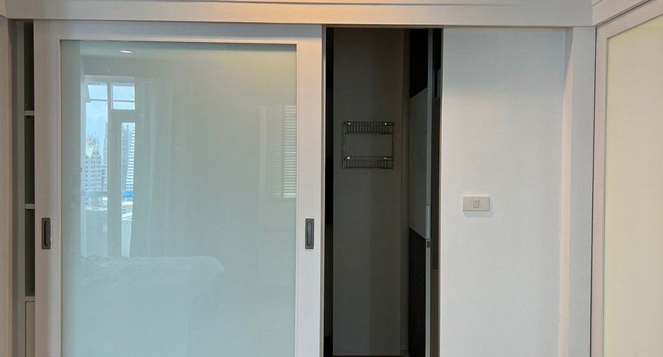 For rent 2 bedrooms condo in Sathon, Bangkok